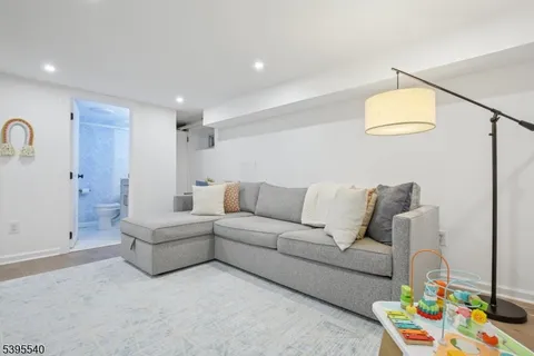 $899,999 | 23 Kensington Terrace, Maplewood, NJ 07040