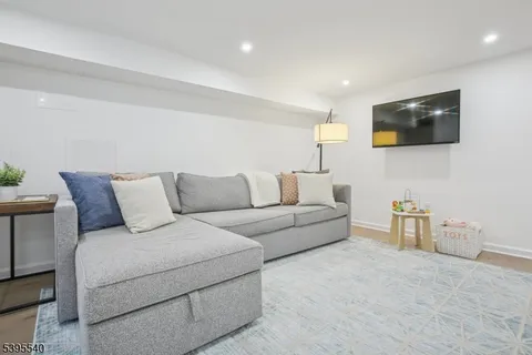 $899,999 | 23 Kensington Terrace, Maplewood, NJ 07040