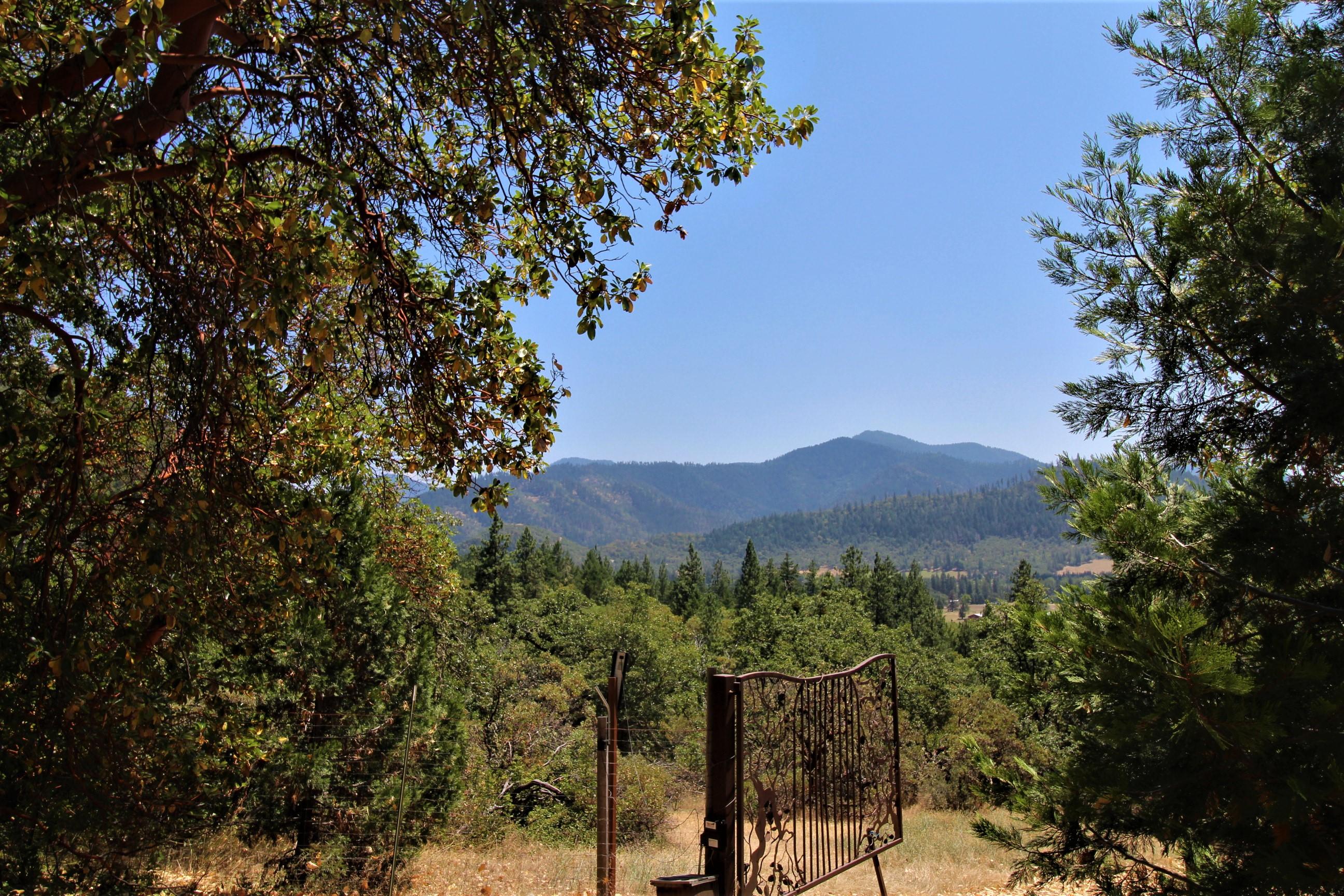 17170 North Applegate Road Grants Pass, OR 97527 - Photo 4 of 68 Entrance gate