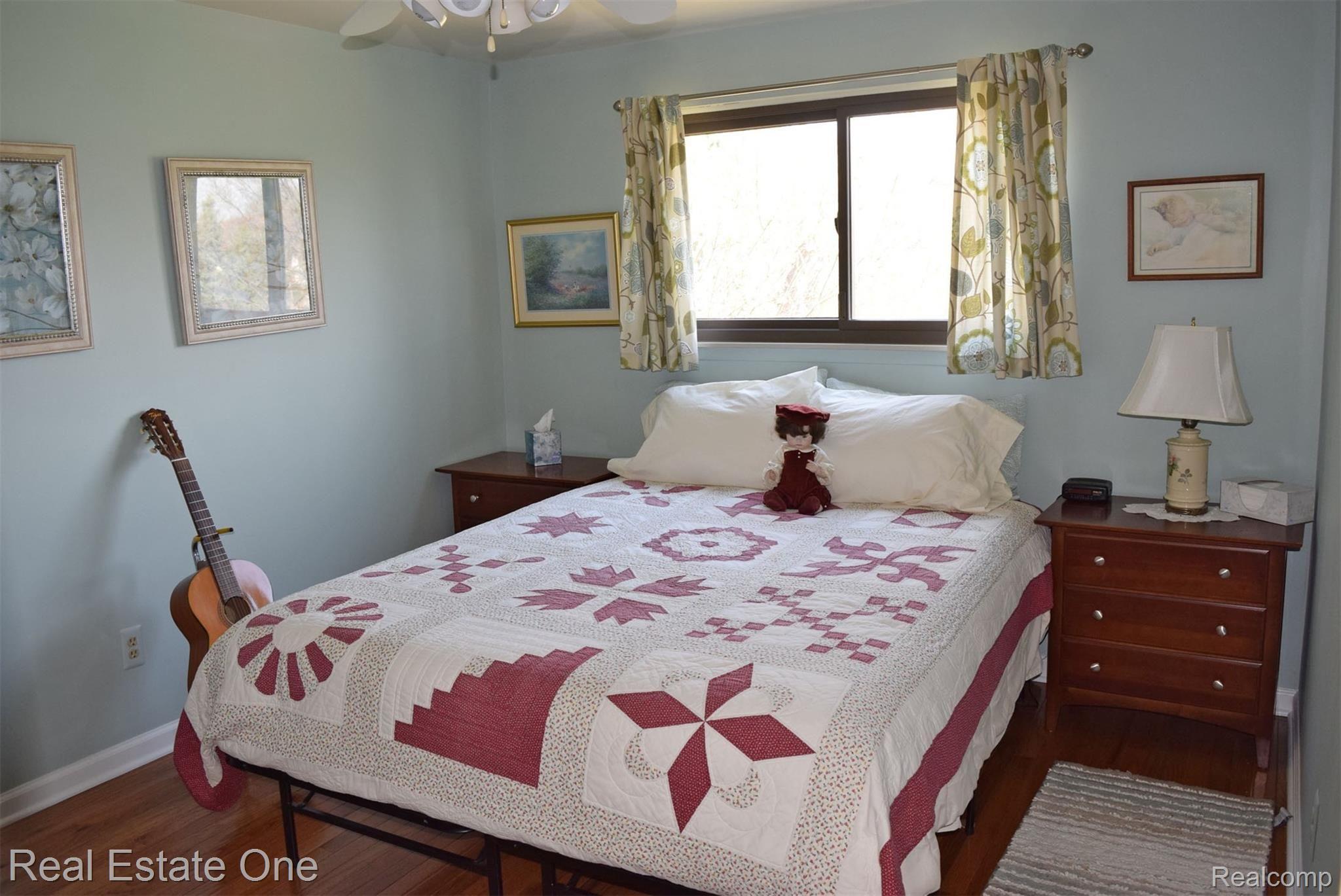 2706 Powderhorn Ridge Road Rochester, MI 48309 - Photo 22 of 48 Third bedroom