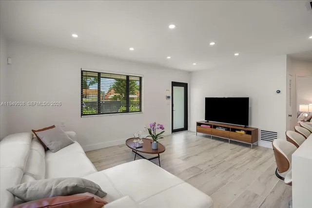 $5,000 | 70 Northwest 47th Terrace, Unit 70, Miami, FL 33127