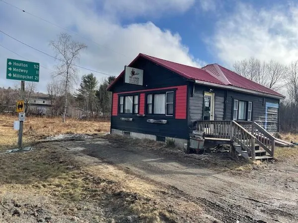 $89,900 | 387-377 North Main Street, Mattawamkeag, ME 04459
