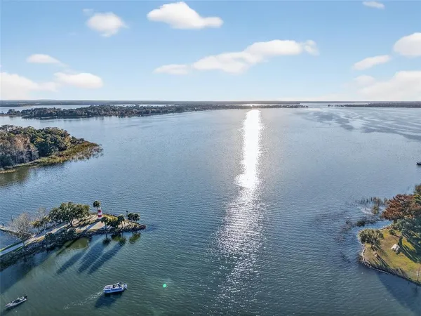 $1,725 | 101 North Grandview Street, Unit 203, Mount Dora, FL 32757