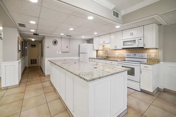 $1,725 | 101 North Grandview Street, Unit 203, Mount Dora, FL 32757