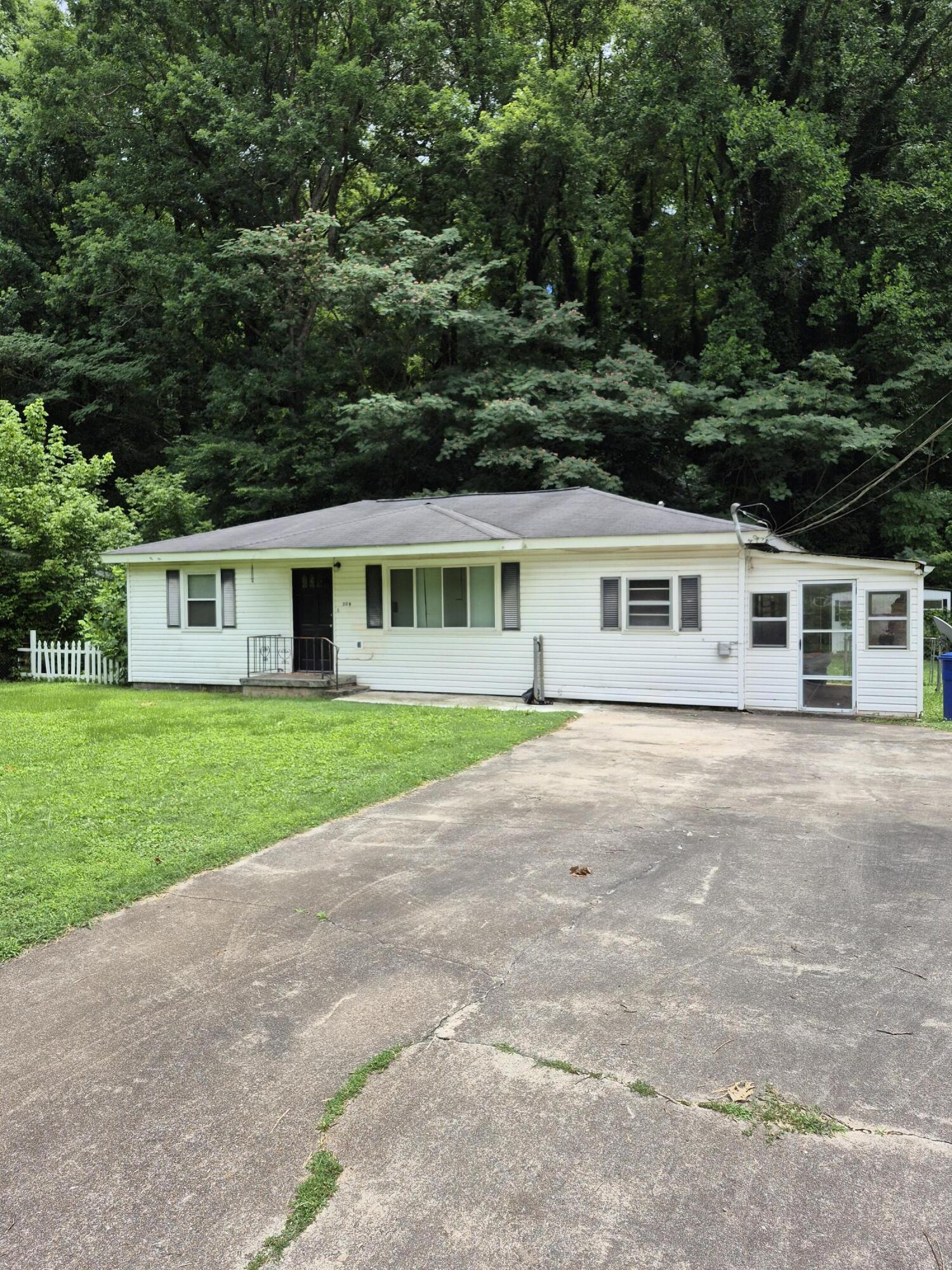 504 Lullwater Road Chattanooga, TN 37405 - Photo 3 of 3 20260623_133249