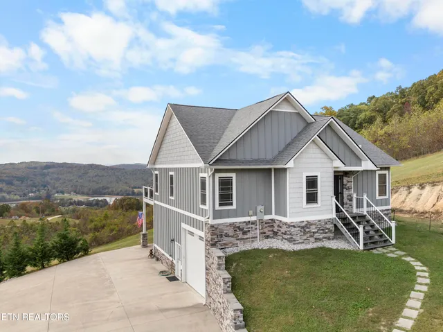$568,500 | 301 Mountain Way, Sharps Chapel, TN 37866