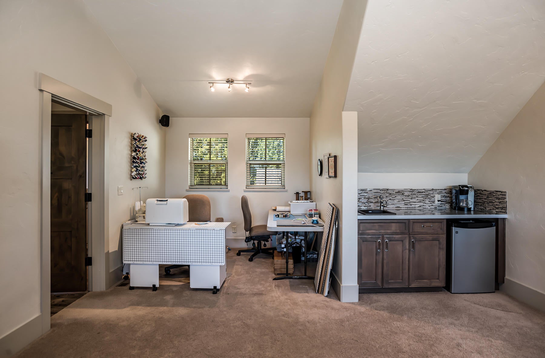 60540 Billadeau Road Bend, OR 97702 - Photo 27 of 39 28-Hobby Space & Wet Bar in Bonus Room