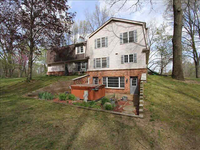 9411 Jackman Road Temperance, MI 48182 - Photo 15 of 20 Walk-out w/Hot tub
