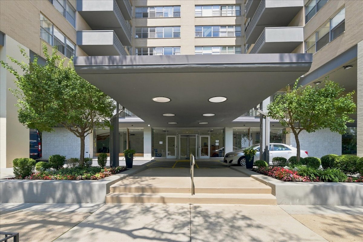 6301 North Sheridan Road, Unit 3D Chicago, IL 60660 - Photo 3 of 26 Gallery Image 3