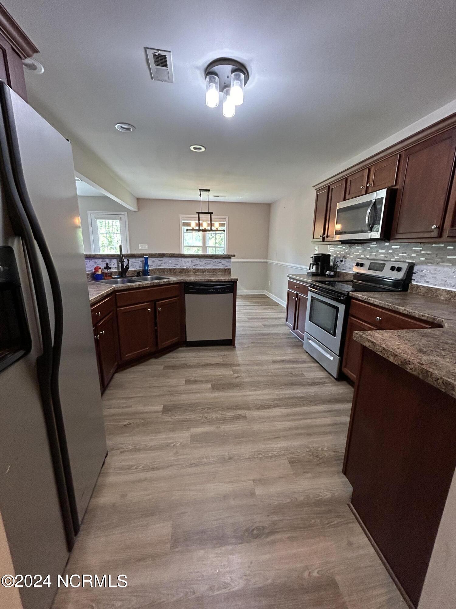 307 Moray Court Hubert, NC 28539 - Photo 13 of 32 307 Moray 8