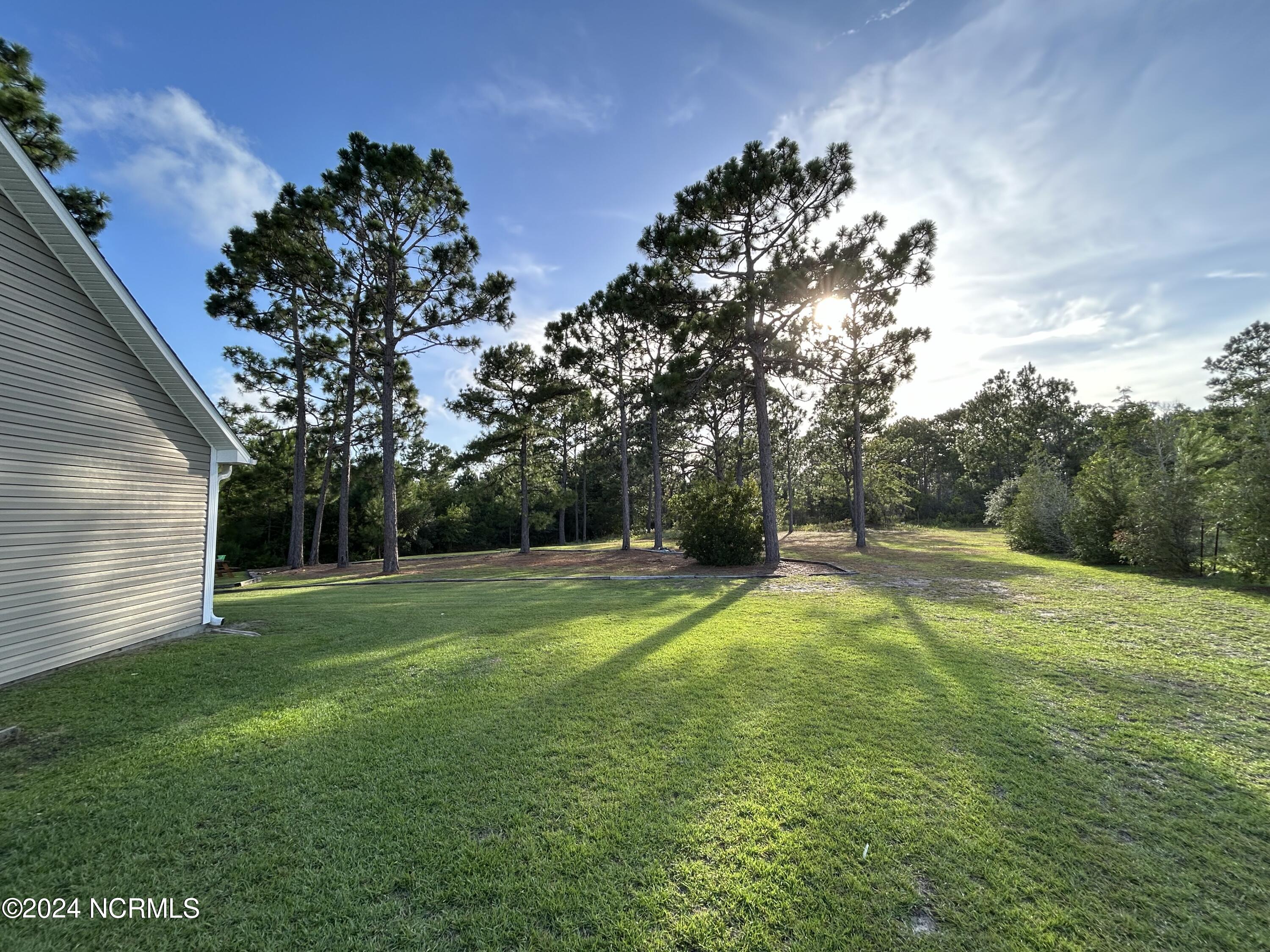 307 Moray Court Hubert, NC 28539 - Photo 2 of 32 307 Moray back 2