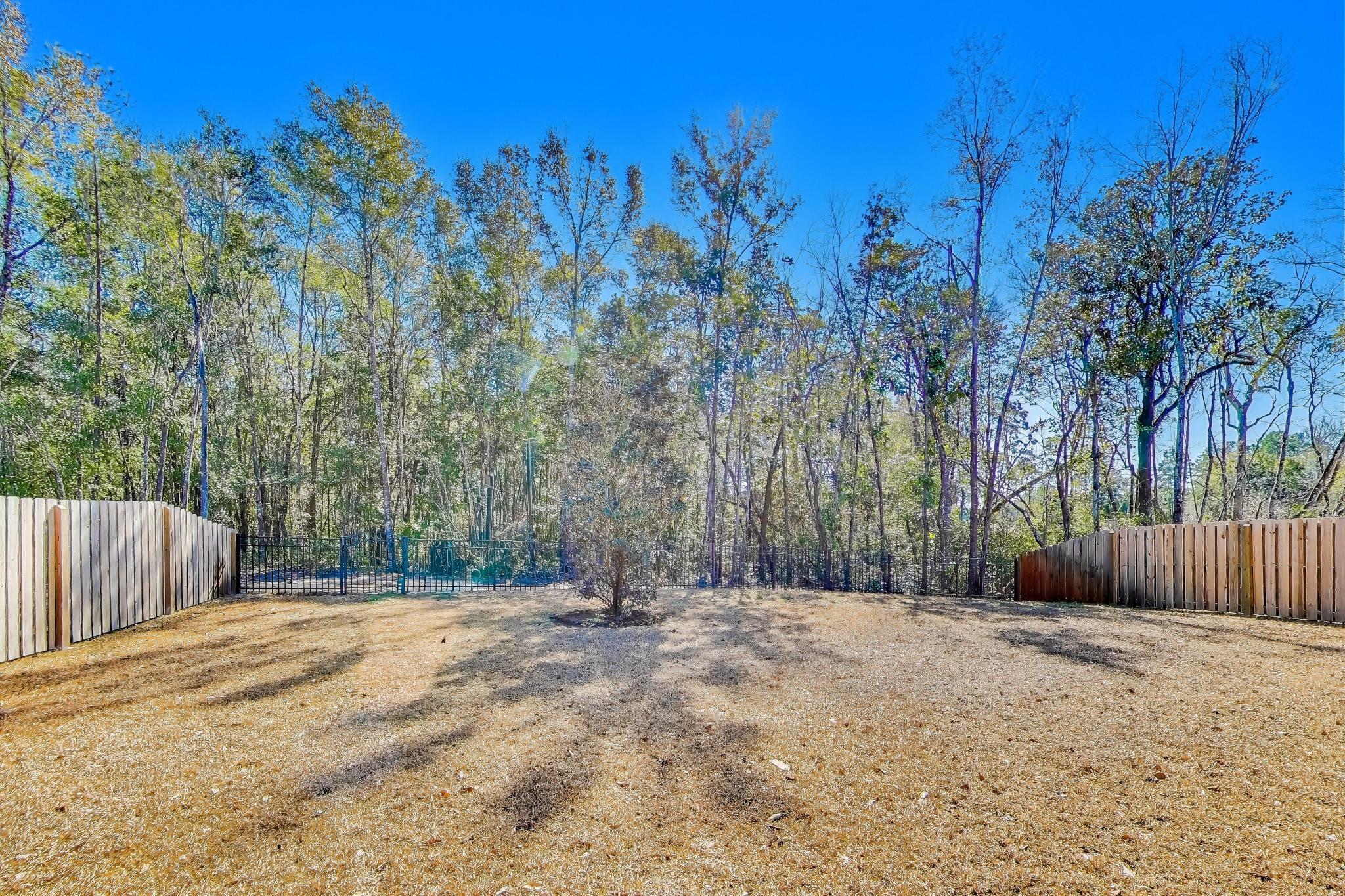 46 East Tweet Street Freeport, FL 32439 - Photo 40 of 59 Large backyard