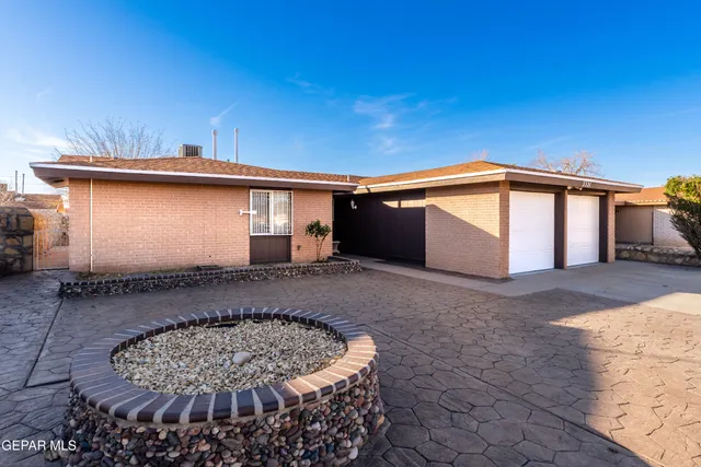 a view of a house with a backyard