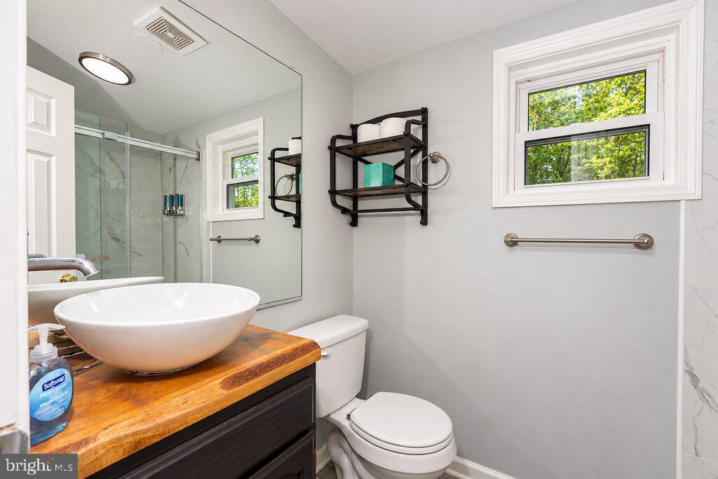 190 Longstreet Road Basye, VA 22810 - Photo 14 of 28 Bathroom