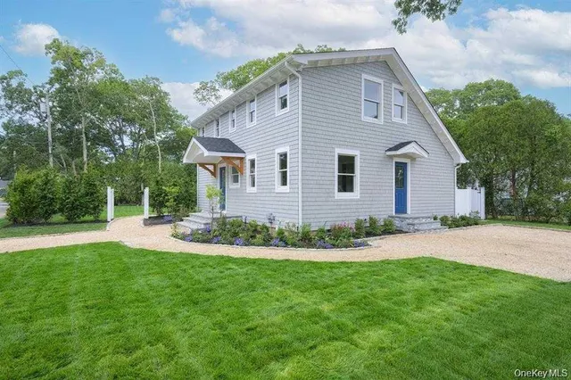 $1,279,000 | 1 Lynnwood Court, Hampton Bays, NY 11946