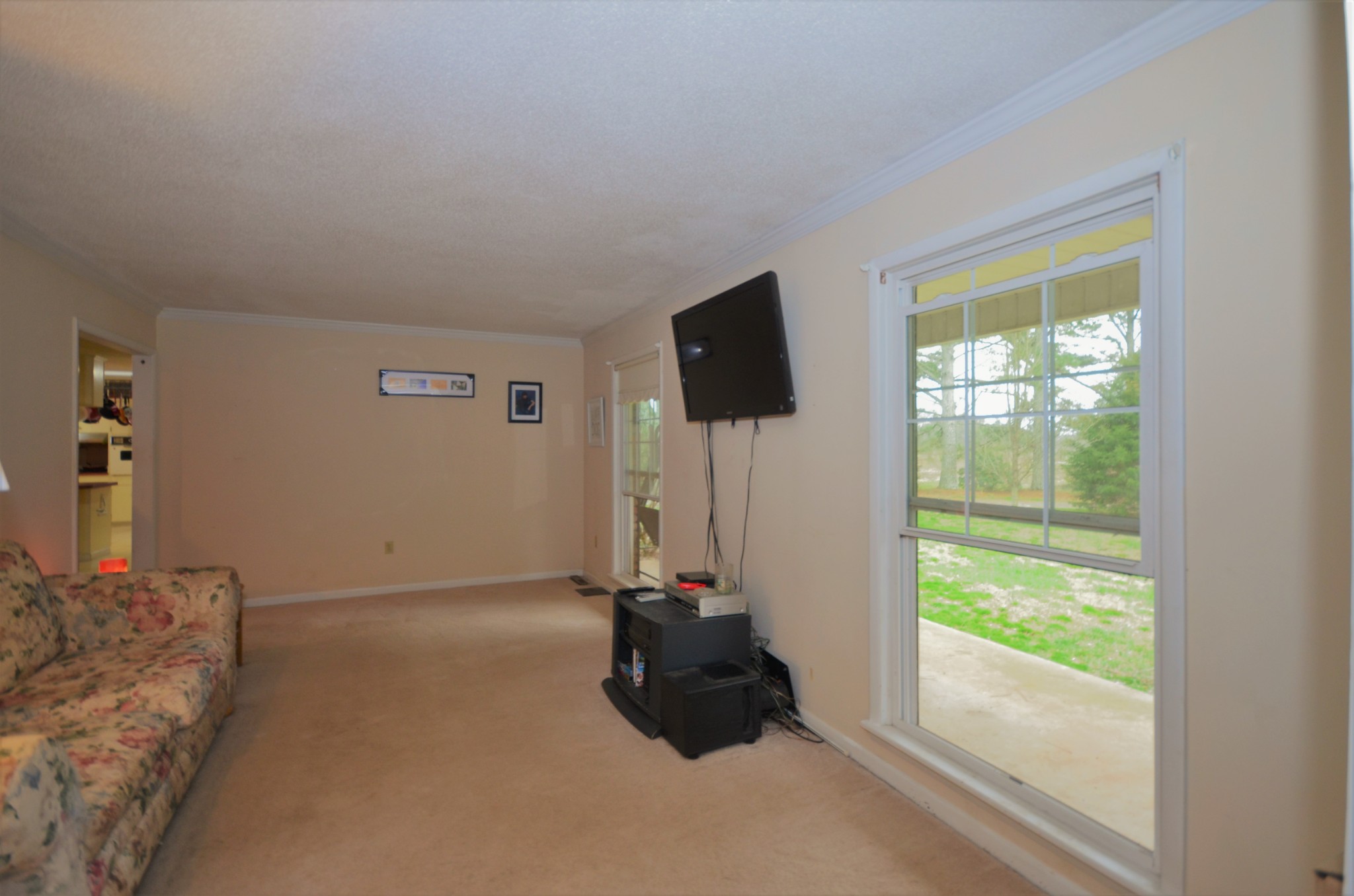 30 Remke Road Lawrenceburg, TN 38464 - Photo 19 of 49 a room with furniture and a window