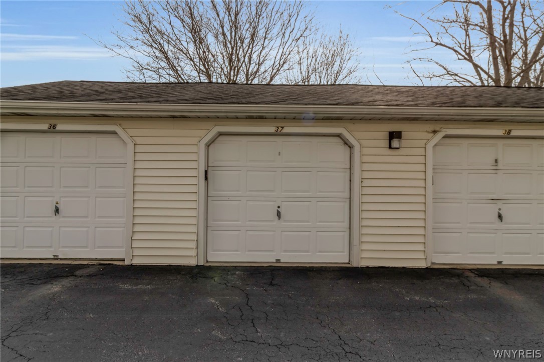 4617 Chestnut Ridge Road, Unit F Amherst, NY 14228 - Photo 3 of 30