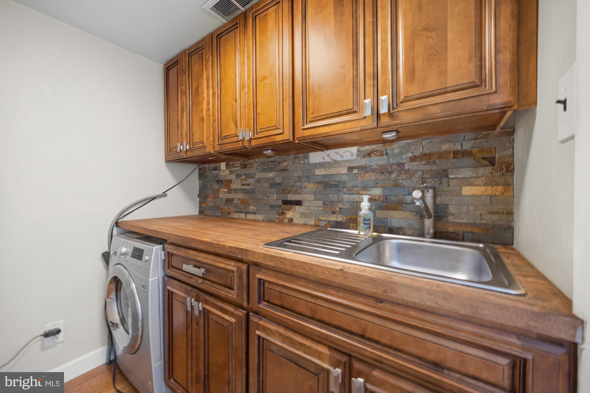 112 Hopewell Road Marlton, NJ 08053 - Photo 18 of 34 Butler's Pantry