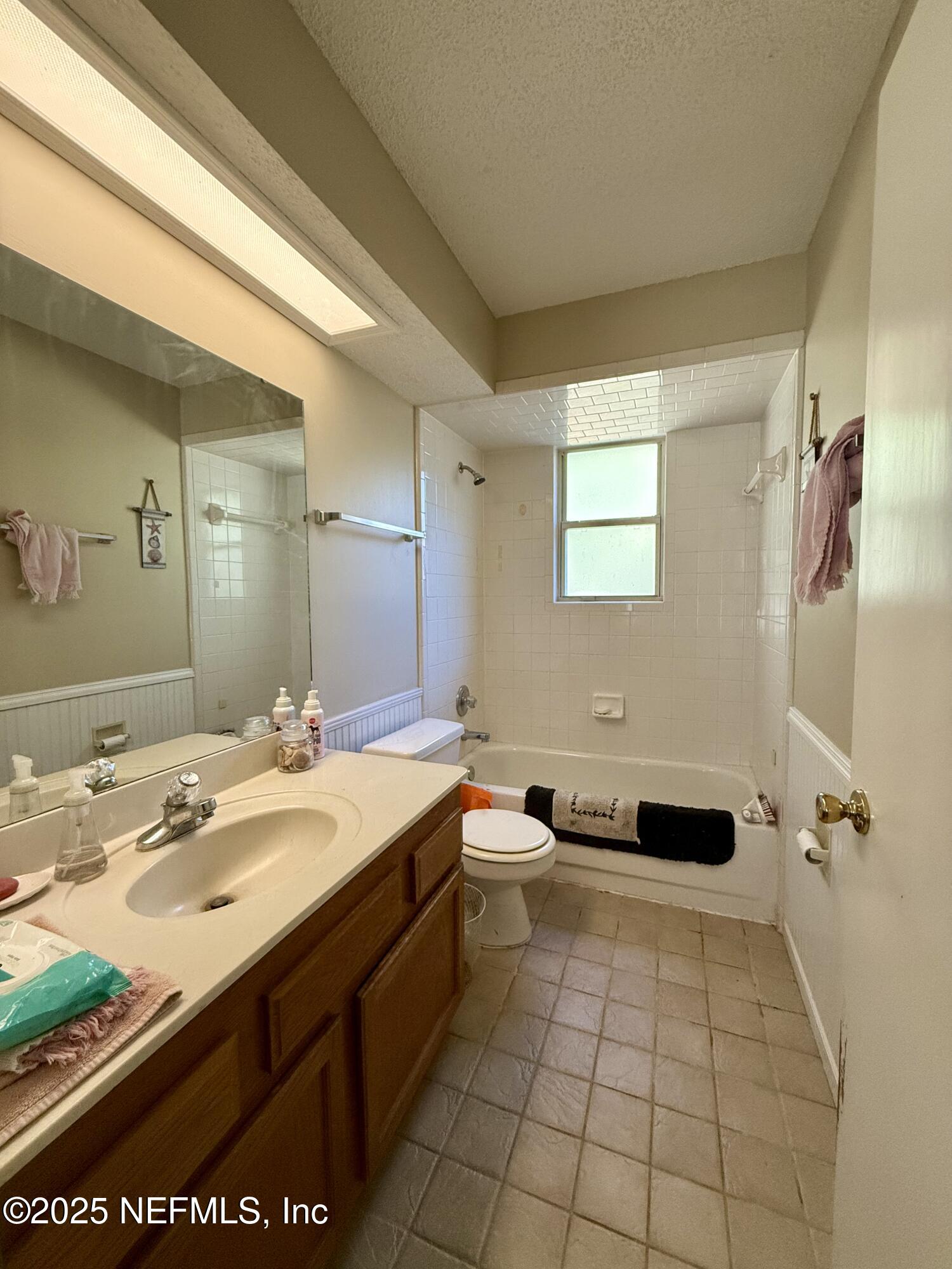 24 Azalea Avenue Middleburg, FL 32068 - Photo 23 of 36 Guest Bath