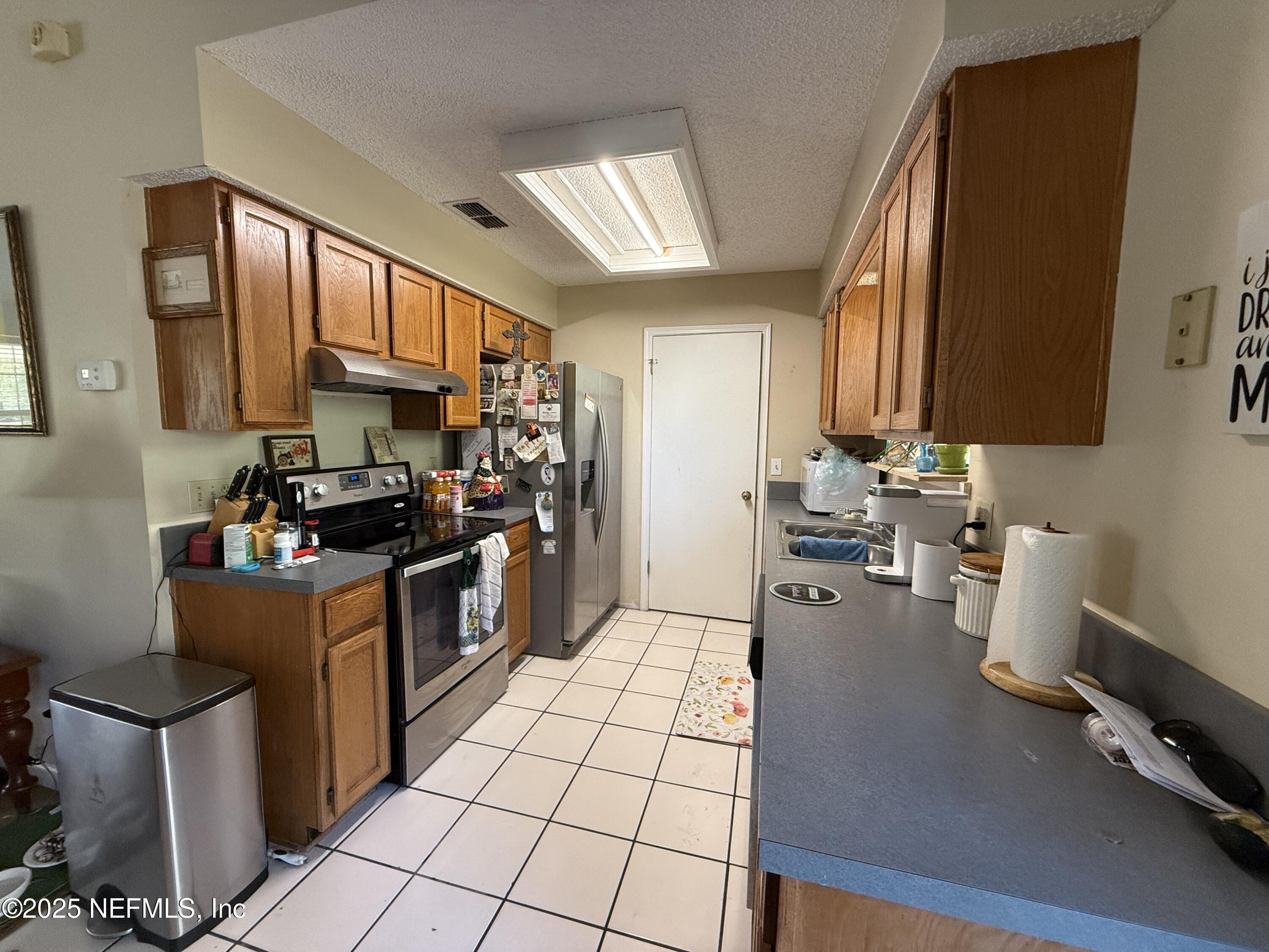24 Azalea Avenue Middleburg, FL 32068 - Photo 10 of 36 Kitchen