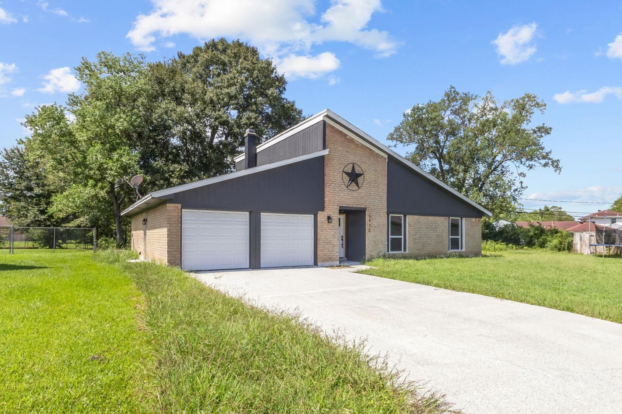 5935 Falcon Lane Beaumont, TX 77708 - Photo 3 of 31 Gallery Image 3