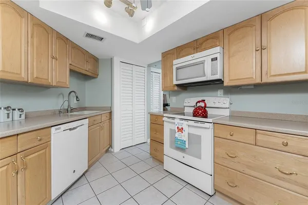 $2,850 | 2955 North Beach Road, Unit E122, Englewood, FL 34223