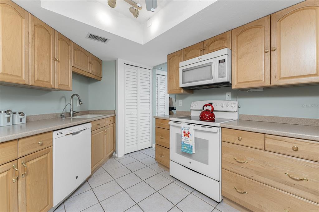 2955 North Beach Road, Unit E122 Englewood, FL 34223 - Photo 13 of 32