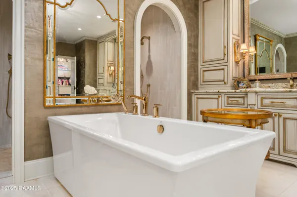 $999,900 | 353 Gentry Drive, Washington, LA 70589