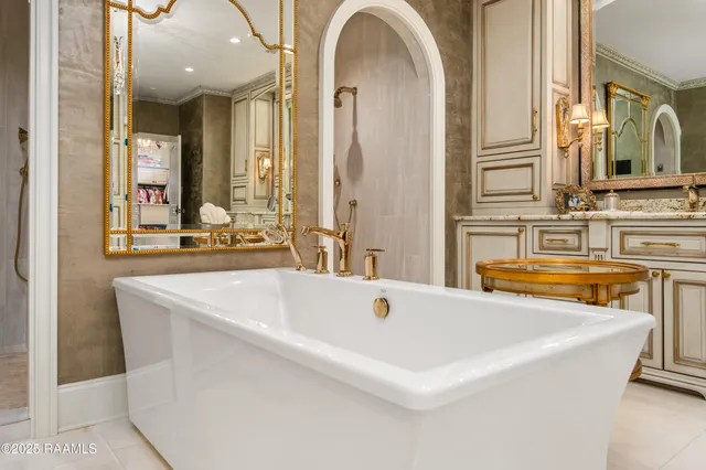 $999,900 | 353 Gentry Drive, Washington, LA 70589