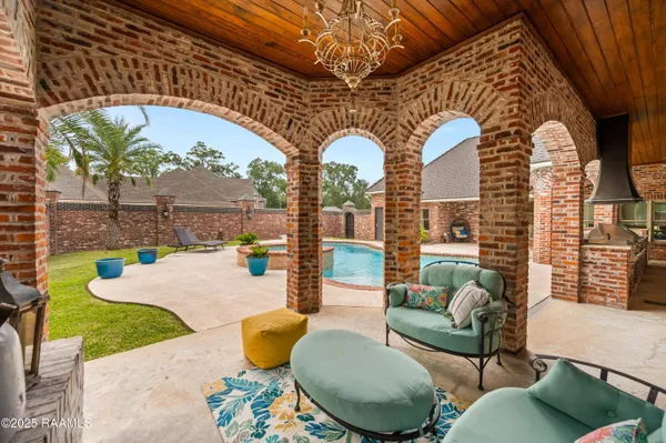 $999,900 | 353 Gentry Drive, Washington, LA 70589