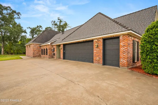 $999,900 | 353 Gentry Drive, Washington, LA 70589