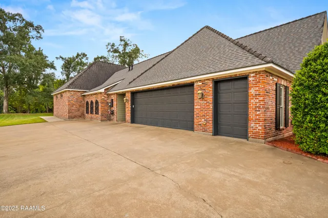 $999,900 | 353 Gentry Drive, Washington, LA 70589