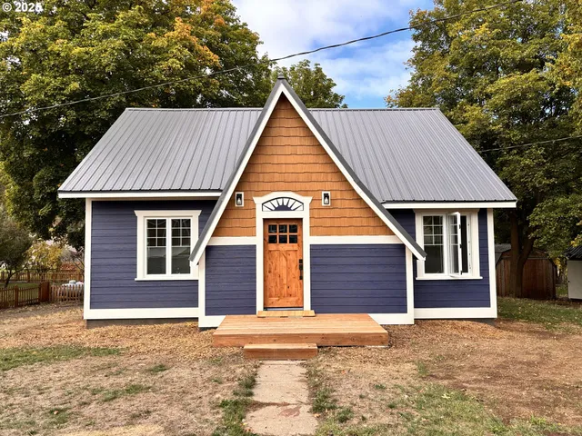 a view of a backyard of a house