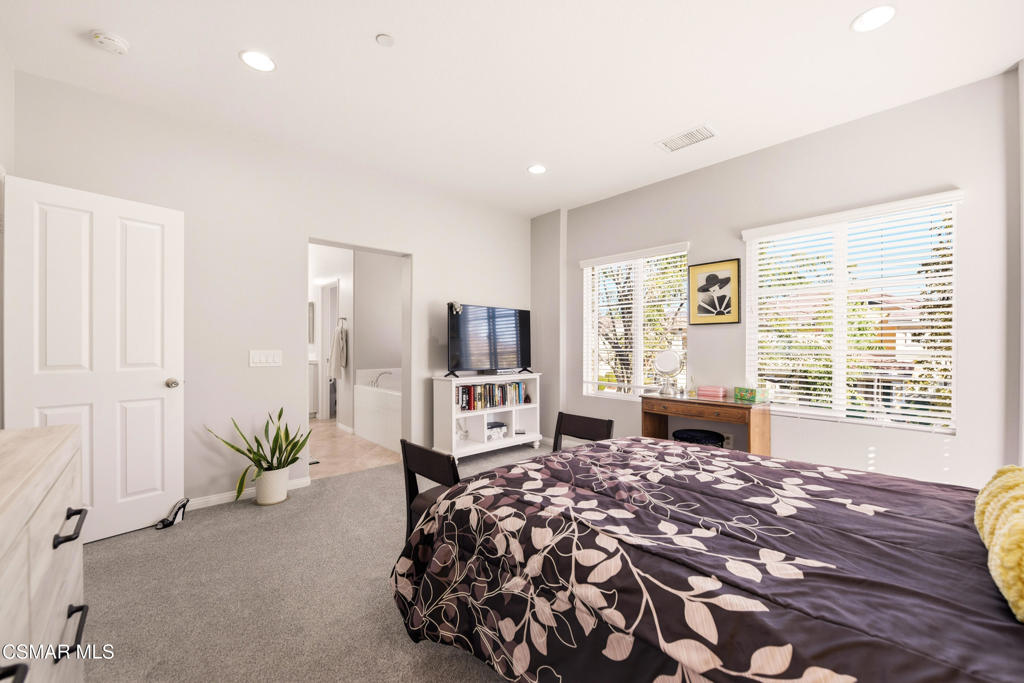 2964 Camelita Way, Unit C Simi Valley, CA 93063 - Photo 25 of 42 a spacious bedroom with a large bed and a window