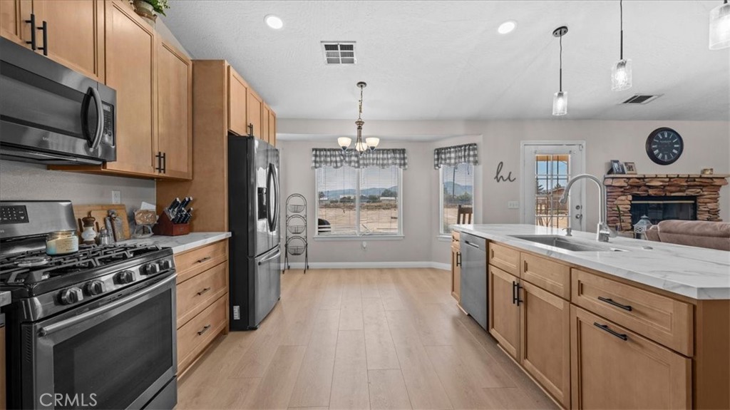 15535 Erie Road Apple Valley, CA 92307 - Photo 12 of 34
