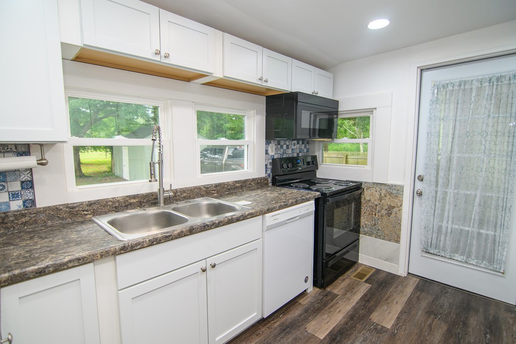 23482 Saxis Road Sanford, VA 23426 - Photo 14 of 37 Kitchen view 3
