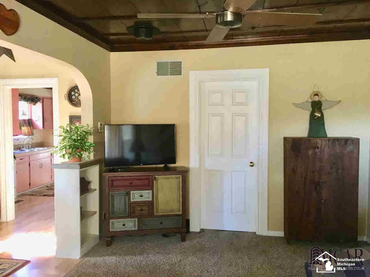 9023 Oakridge Road Temperance, MI 48182 - Photo 20 of 45