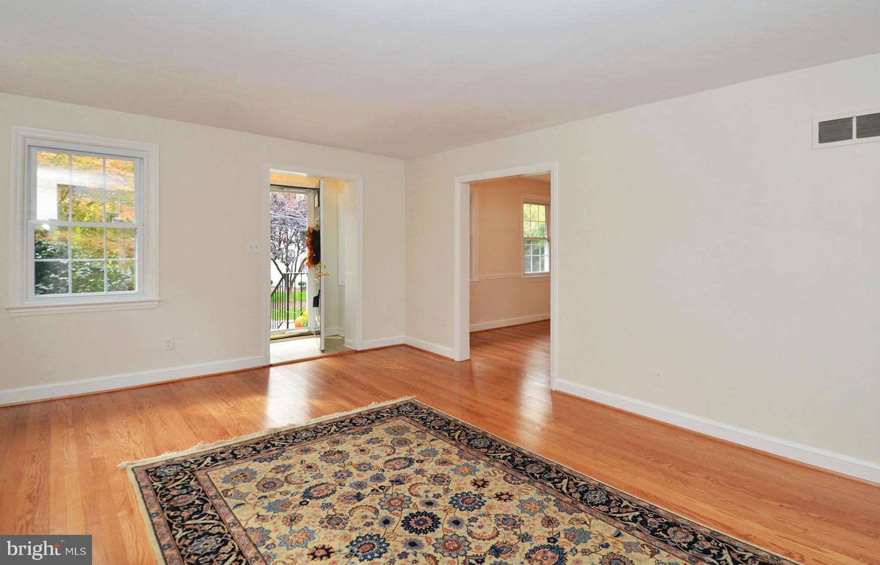 5919 Gloster Road Bethesda, MD 20816 - Photo 5 of 30 Living Room
