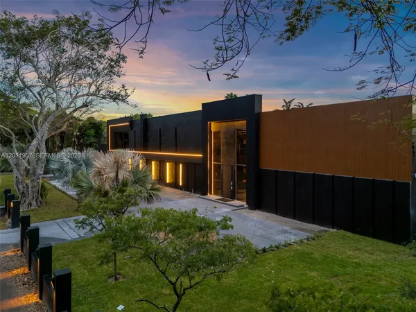 $13,200,000 | 13500 Southwest 69th Avenue, Pinecrest, FL 33156