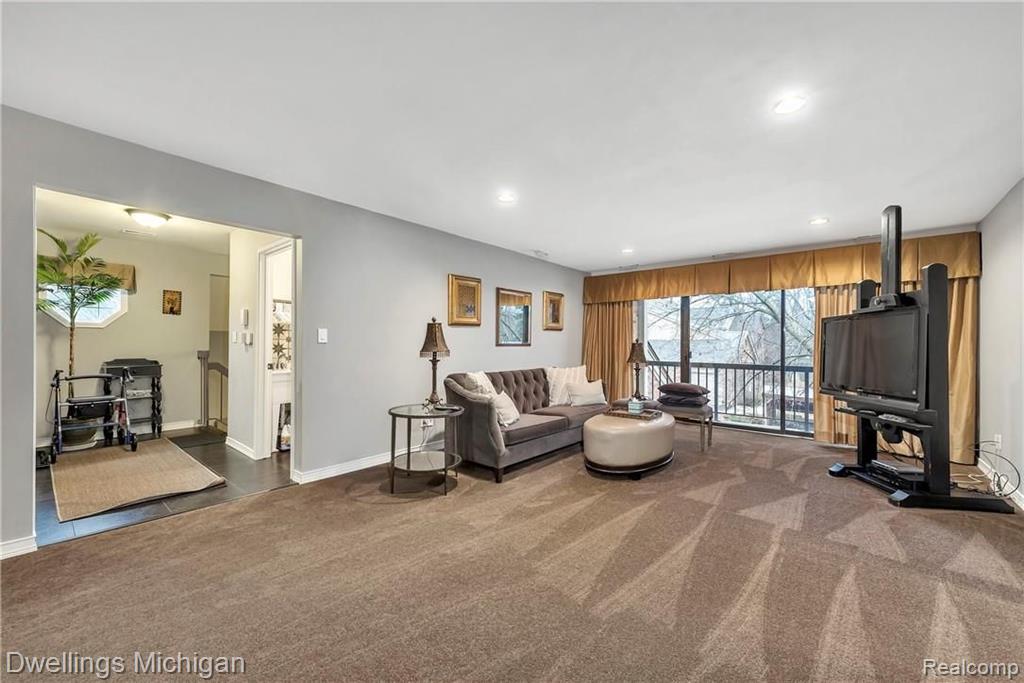 29726 Pine Ridge Circle Farmington Hills, MI 48331 - Photo 10 of 34