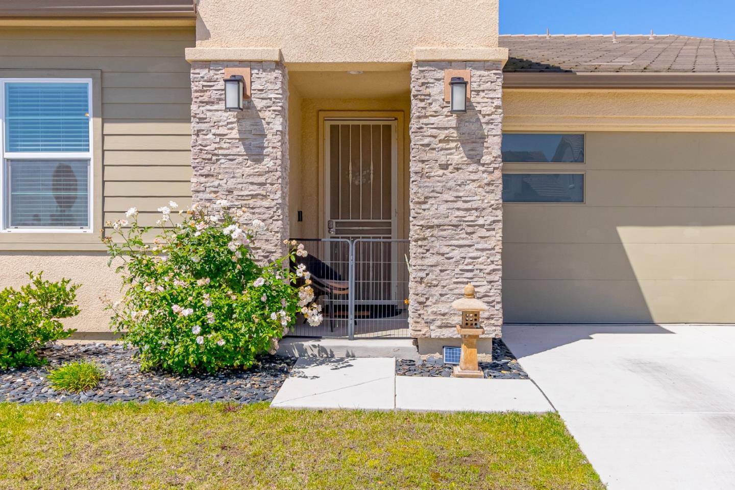 4341 Trailblazer Way Modesto, CA 95356 - Photo 4 of 27 a front view of a house with a yard