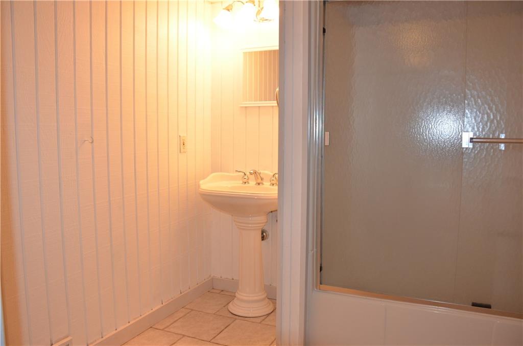 5 Hays Street Rural Ridge, PA 15075 - Photo 11 of 19 Full bath in lower level has ceramic floor