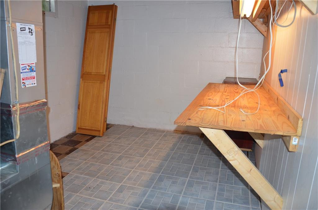 5 Hays Street Rural Ridge, PA 15075 - Photo 14 of 19 Work bench