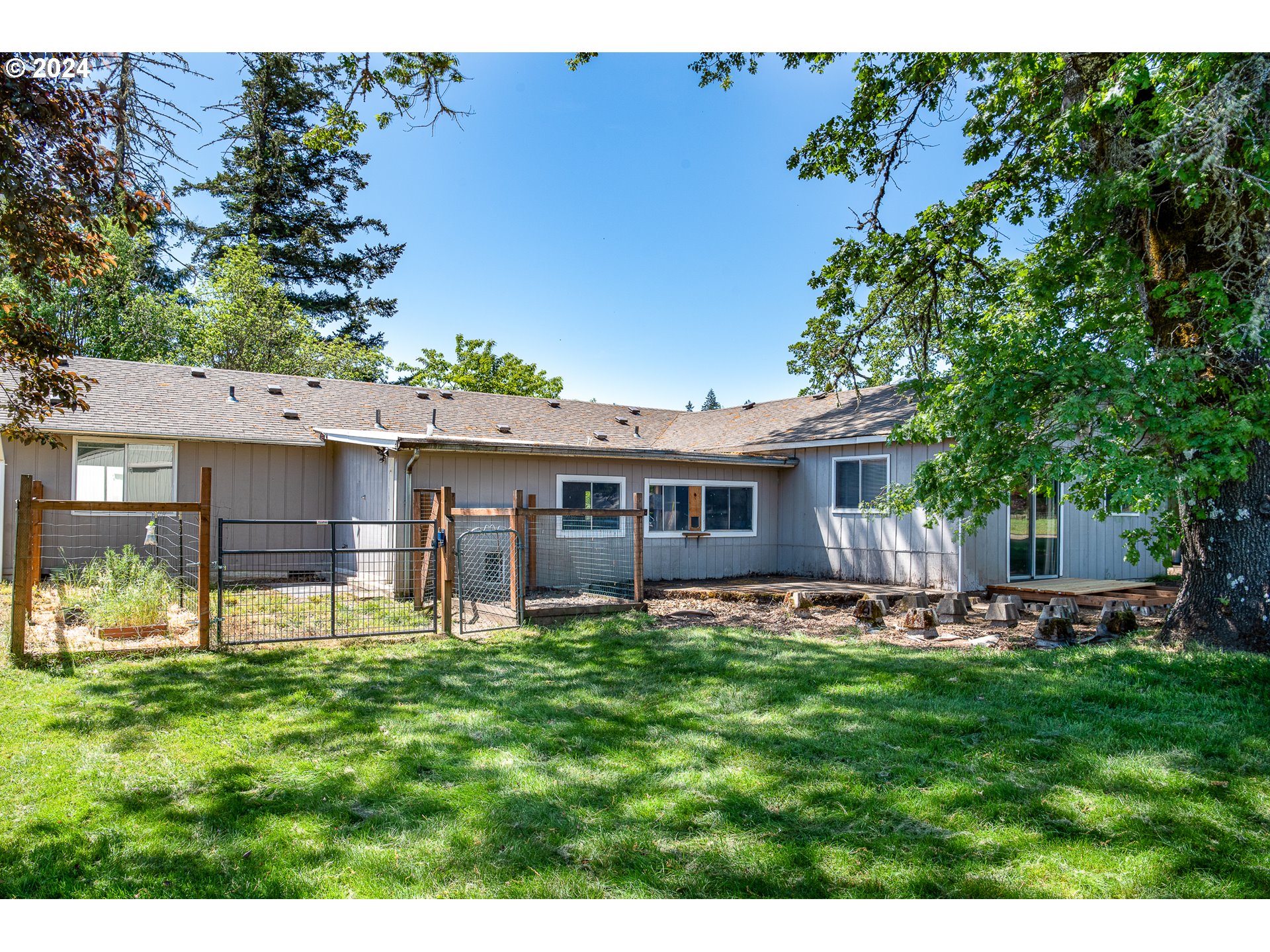 25683 Perkins Road Veneta, OR 97487 - Photo 27 of 41 Dog Run