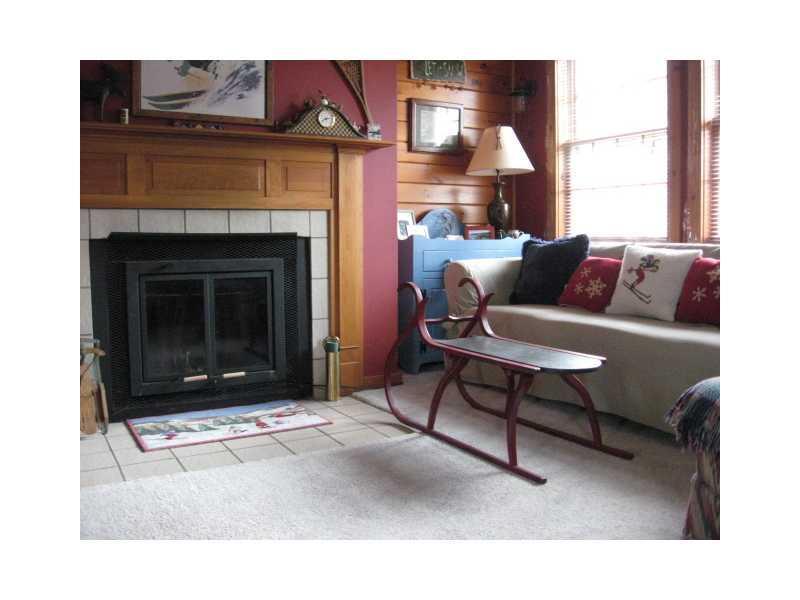 35 Winsor Green Road, Unit 29 Naples, ME 04055 - Photo 6 of 26 Living Room.