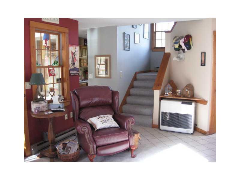 35 Winsor Green Road, Unit 29 Naples, ME 04055 - Photo 10 of 26 Living Room.