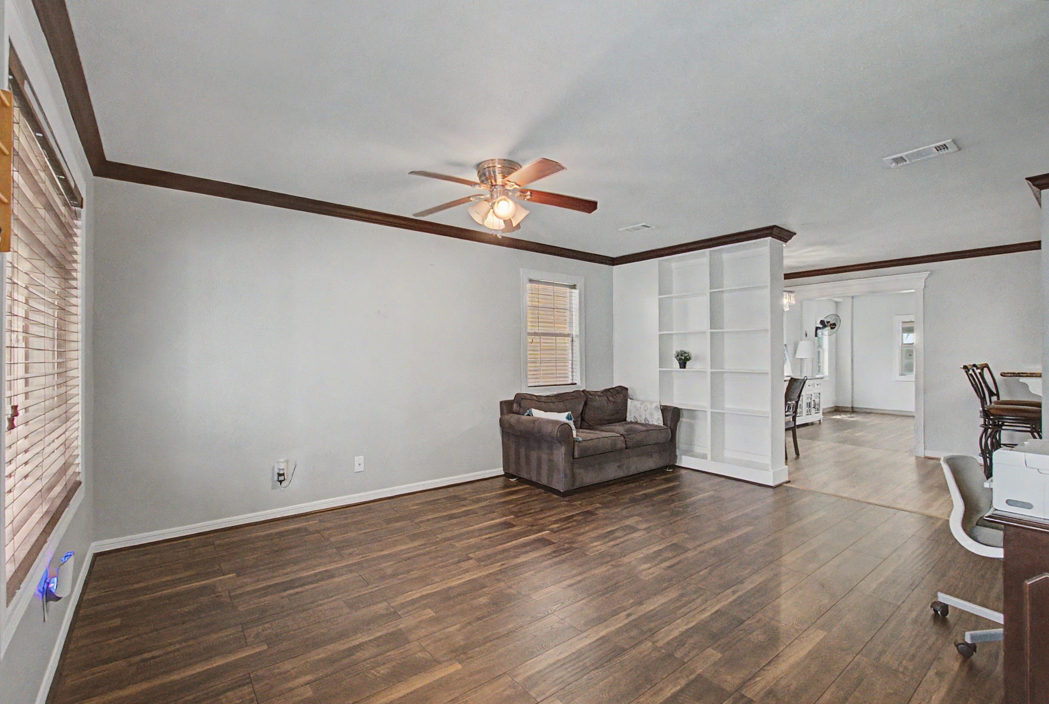 10034 Alfred Lane Houston, TX 77041 - Photo 12 of 50 Stretch out and make yourself at home in this oversized living space filled with warmth, flexibility, and endless layout possibilities.