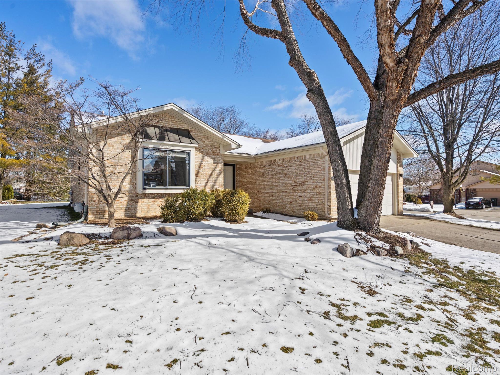 2076 Warrington Road Rochester, MI 48307 - Photo 2 of 25 Gallery Image 2