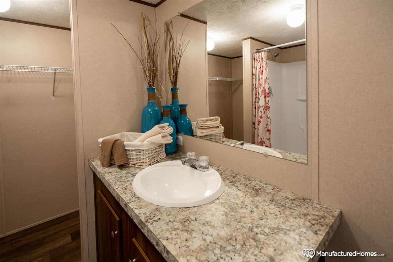 2526 Lakeview Point Road Quincy, FL 32351 - Photo 3 of 25