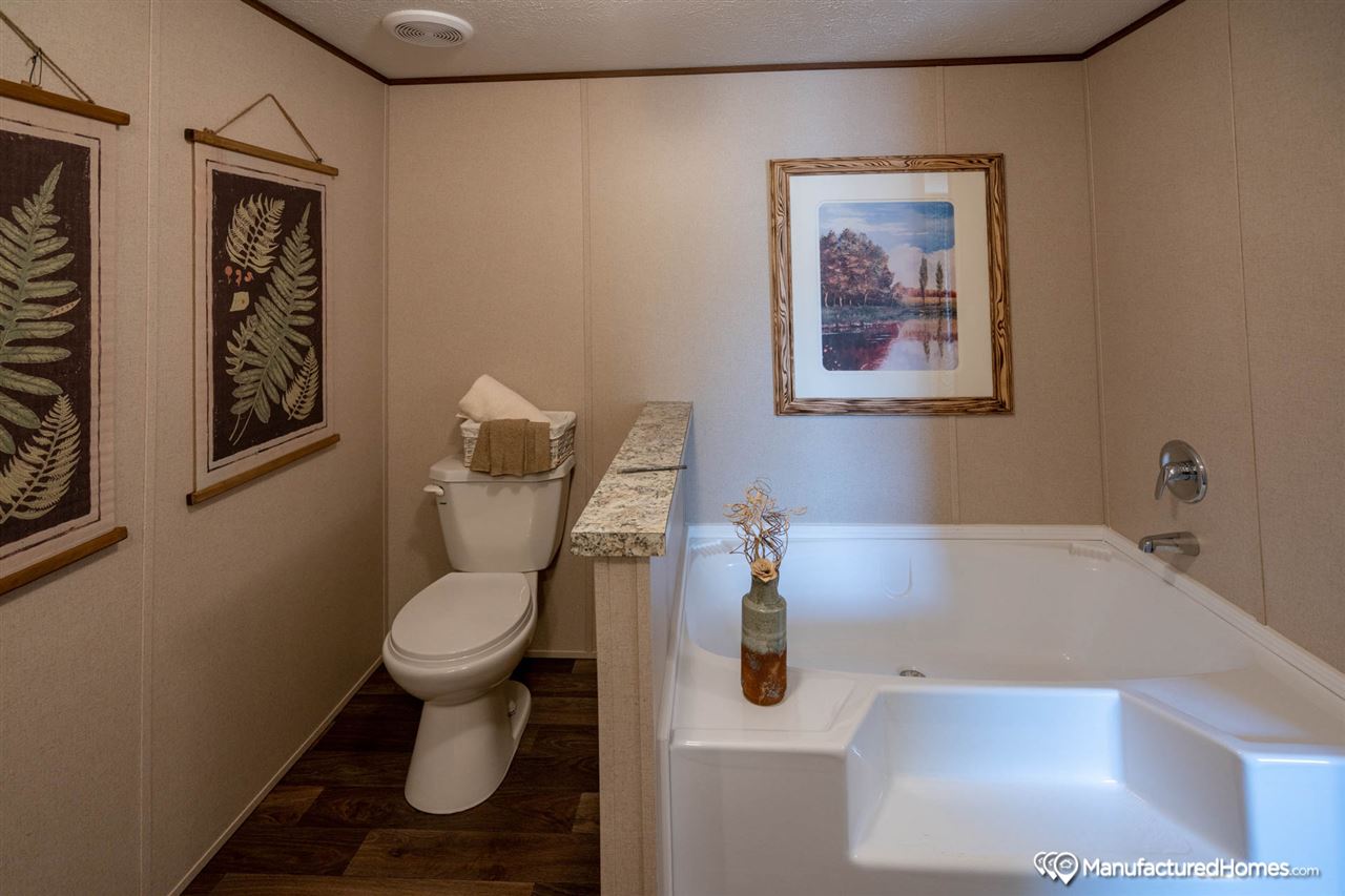 2526 Lakeview Point Road Quincy, FL 32351 - Photo 6 of 25